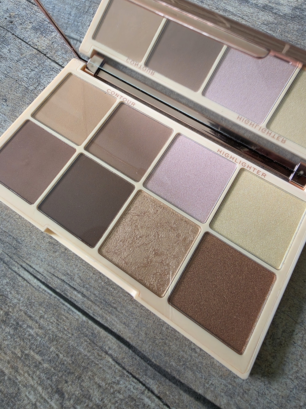 Revolution Roxxsaurus Contour & Highlighter Palette - New